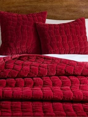 Pottery Barn Full Queen Cozy Cloud QUILT Chenille Cotton Cardinal Ruby Red NWT